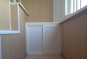 Шкаф на балкон с раздвижными дверьми